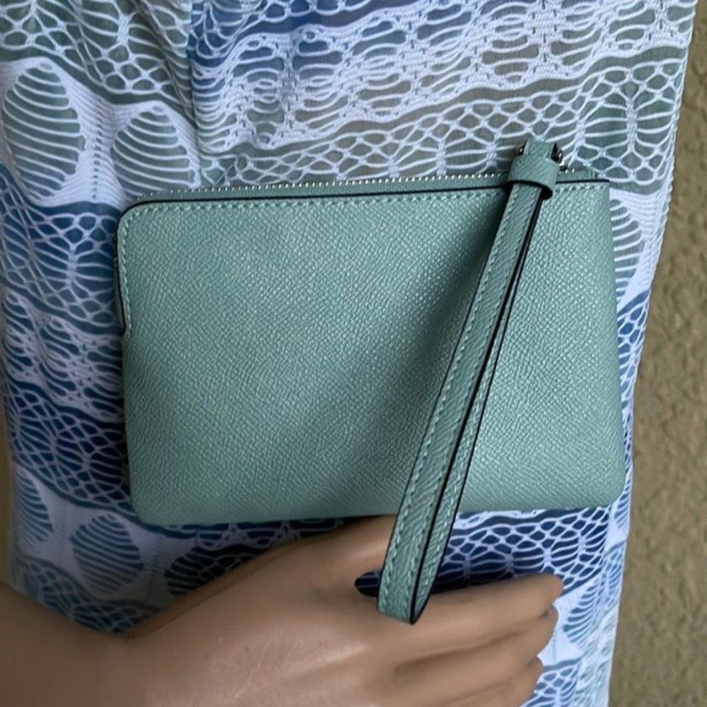 Coach Corner Zip Wristlet Leather NWT - Picture 8 of 14